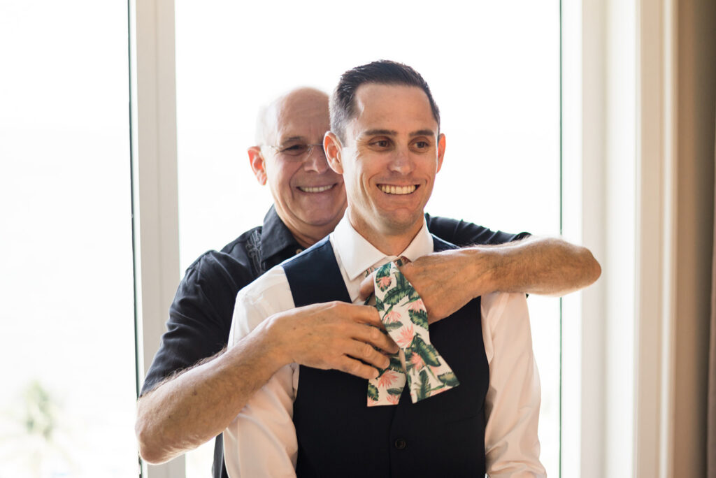 Dad tieing groom's tie