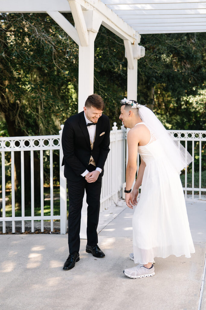 Best man wearing wedding dresse surprises groom