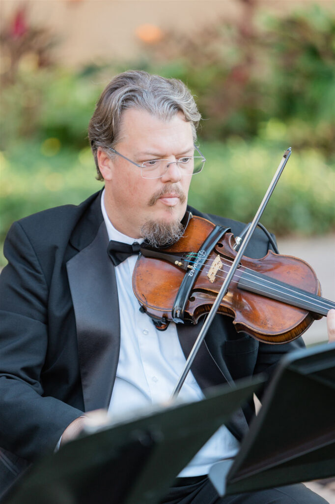 man playing violin at an outdoor wedding ceremony in Central Florida